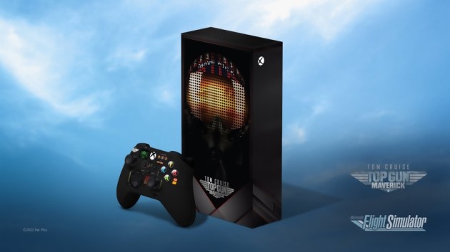 Xbox Series S: una console da collezione Top Gun Maverick con un controller del pannello di controllo
